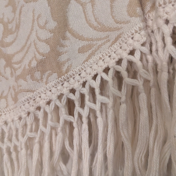 Alpaca Connection PeruBeige Fringed Women's Cape, M-L - Picture 3 of 5